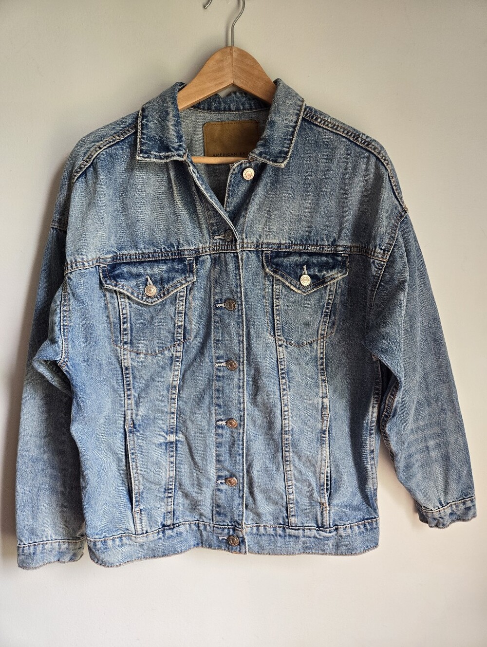 AMERICAN EAGLE Light blue denim jacket with contrast stitching